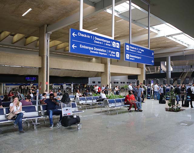 Dentro do Aeroporto